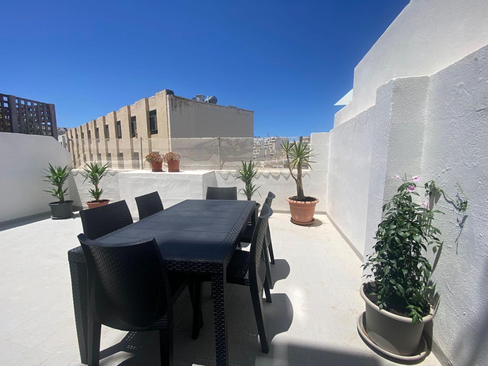 Apartamento St Julians With Terrace St. Julian's